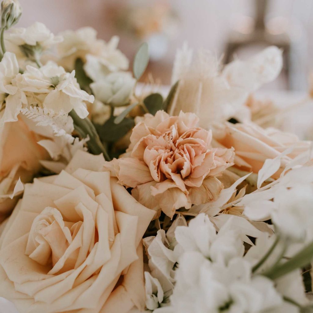 Tips for saving money on a wedding flowers.