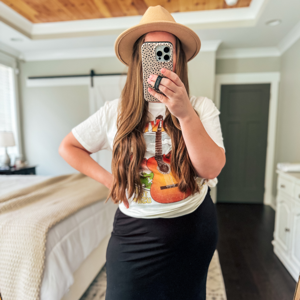woman wearing time and tru graphic tee